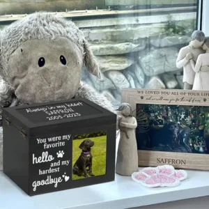 pet-memorial-keepsake-box-with-writable-black-message-plate (5) There is a black pet keepsake box
