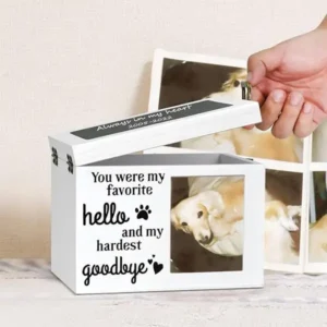 pet-memorial-keepsake-box-with-writable-black-message-plate (8) A hand is opening a white pet memorial keepaske box